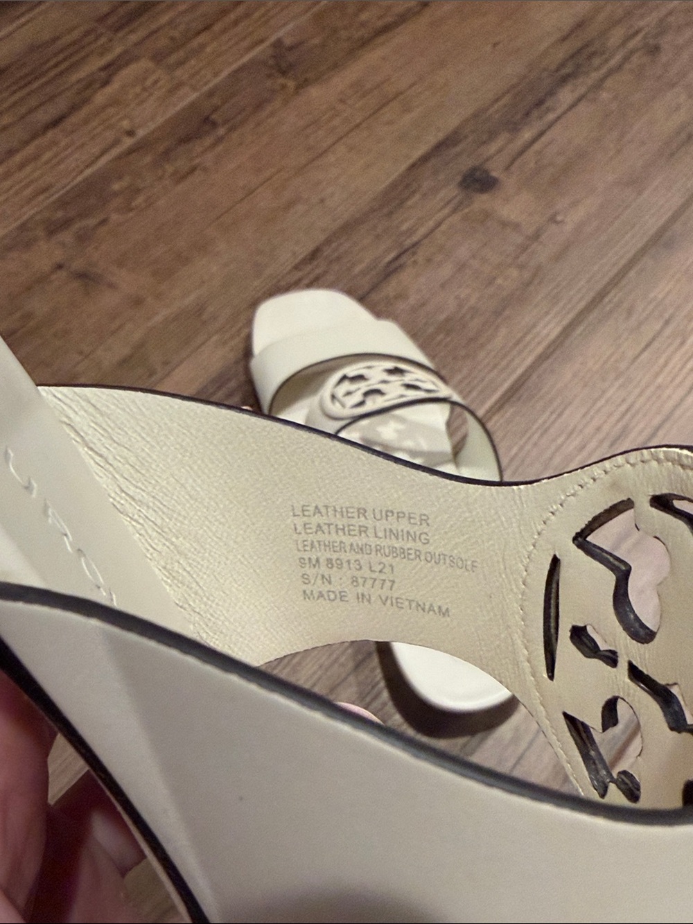 Tory Burch white Leather Slide Sandals with Logo Cutout - Picture 4 of 4